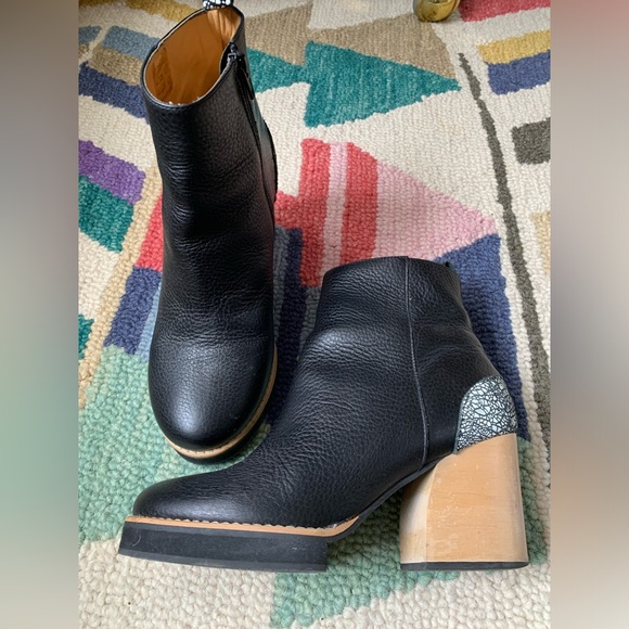 UO Urban Outfitters Xperimental Naoki Nin Black White Platform Ankle Booties - Picture 4 of 12